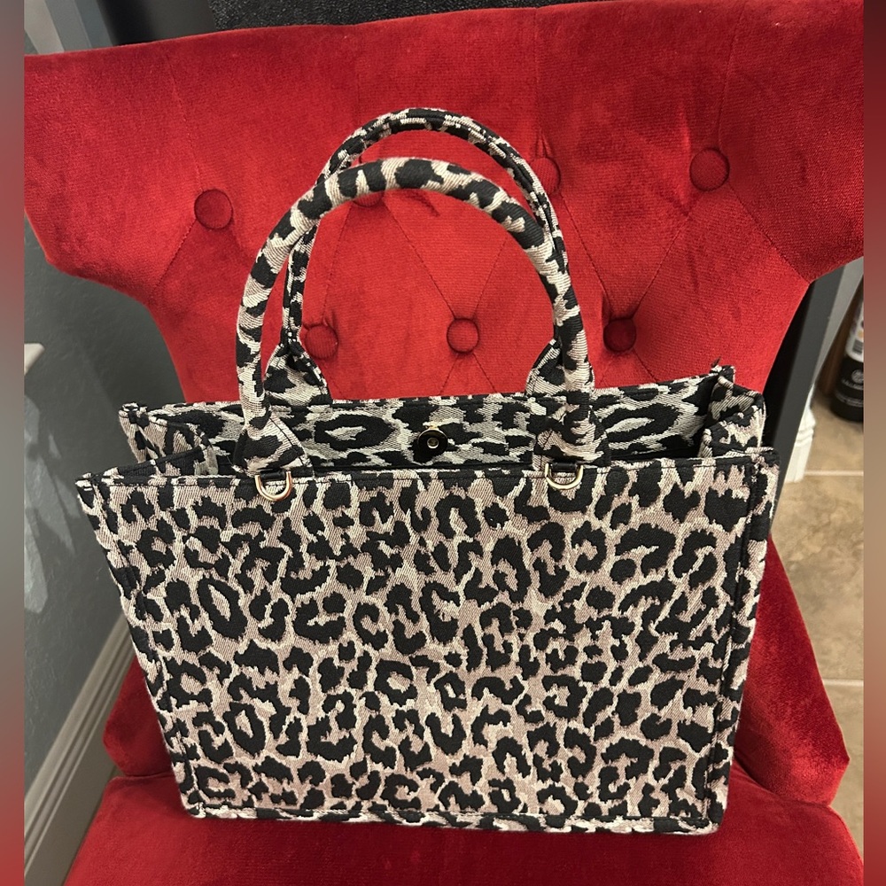 Shiraleah Black and Cream Leopard Tote